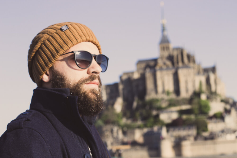 Filipe em Mont Saint-Michel, França